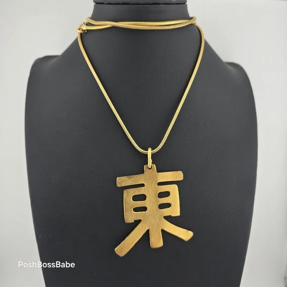 Vintage Long Gold Tone Necklace with Asian-Inspired Pendant - Picture 3 of 10
